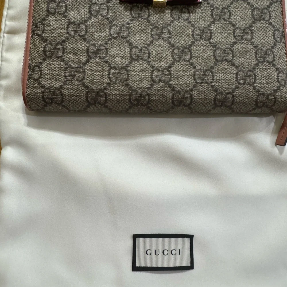 Gucci 🎀 Wallet with Iconic Monogram with dust bag & box coa - Picture 3 of 9